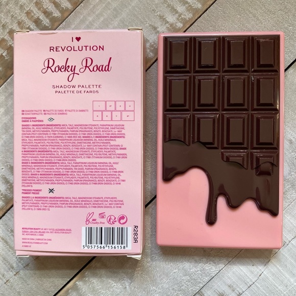 I Heart Revolution Makeup Bundle - Picture 2 of 14